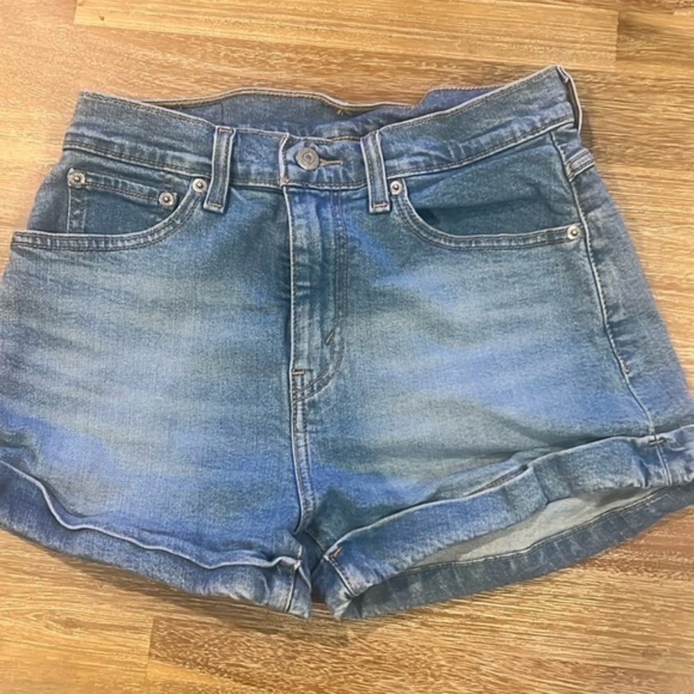 LEVI Jean shorts